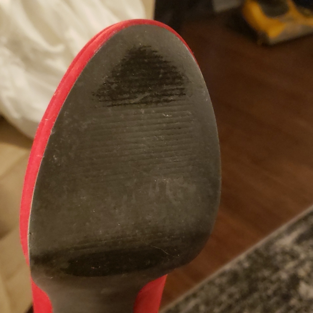 Shoes - Picture 2 of 4